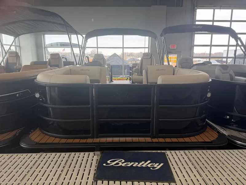 The Image of Bentley Pontoons Legacy 200 Navigator 2026 - undefined