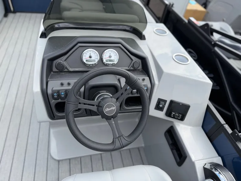 Slide: The Image of Bentley Pontoons LEGACY 220 QSB 2026 - 10