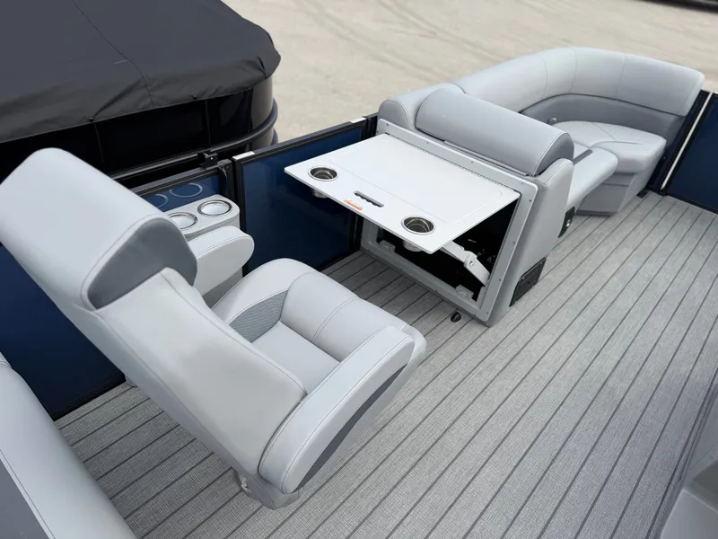 Slide: The Image of Bentley Pontoons LEGACY 220 QSB 2026 - 12
