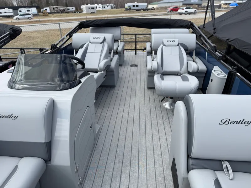 Slide: The Image of Bentley Pontoons LEGACY 220 QSB 2026 - 7
