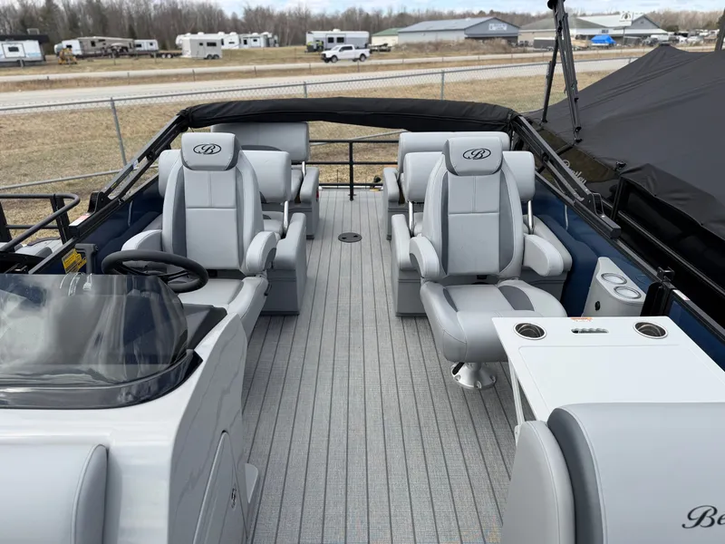 Slide: The Image of Bentley Pontoons LEGACY 220 QSB 2026 - 8
