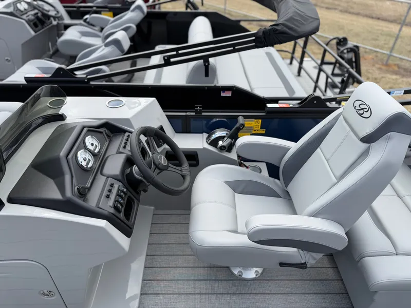 Slide: The Image of Bentley Pontoons LEGACY 220 QSB 2026 - 9