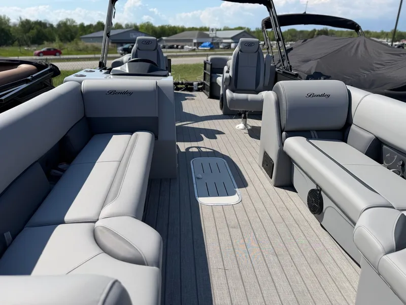 Slide: The Image of Interior of Bentley Pontoons LEGACY 243 NAVIGATOR 2026. - 4