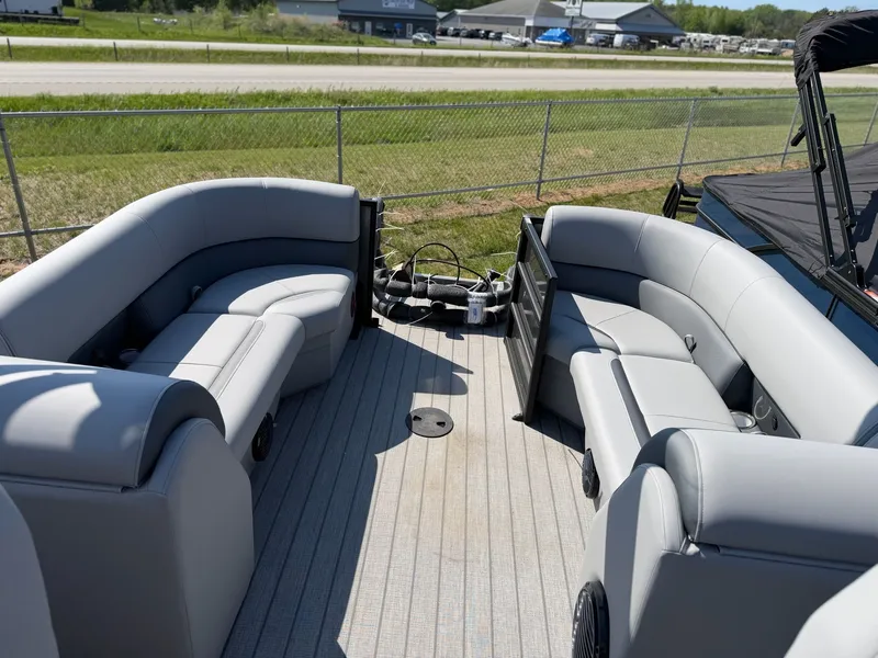 Slide: The Image of Interior of Bentley Pontoons LEGACY 243 NAVIGATOR 2026. - 6