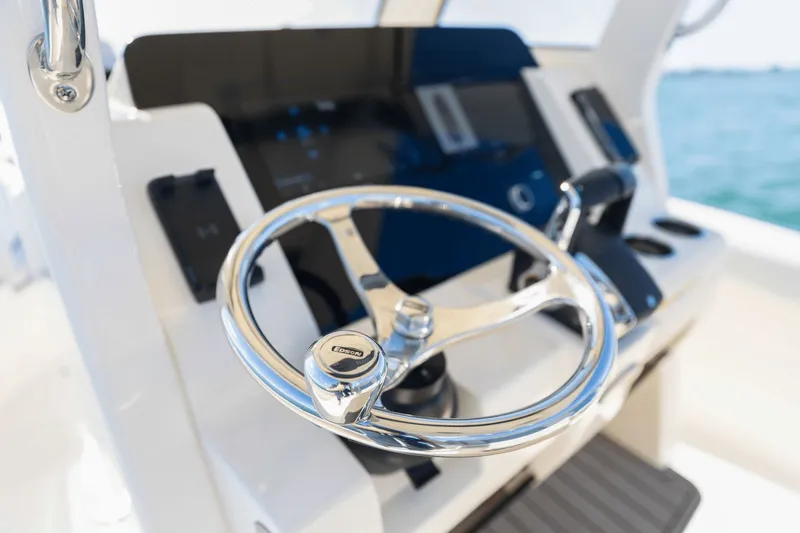 Slide: The Image of Scout 260 LXF 2025 - 28