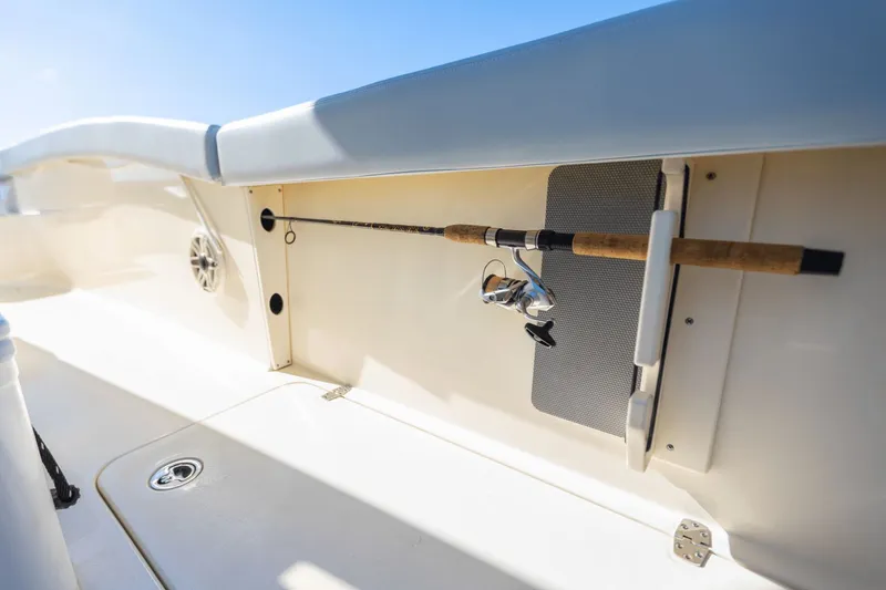 Slide: The Image of Scout 260 LXF 2025 - 38