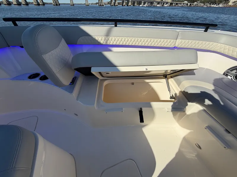 Slide: The Image of Scout 260 LXF 2025 - 45