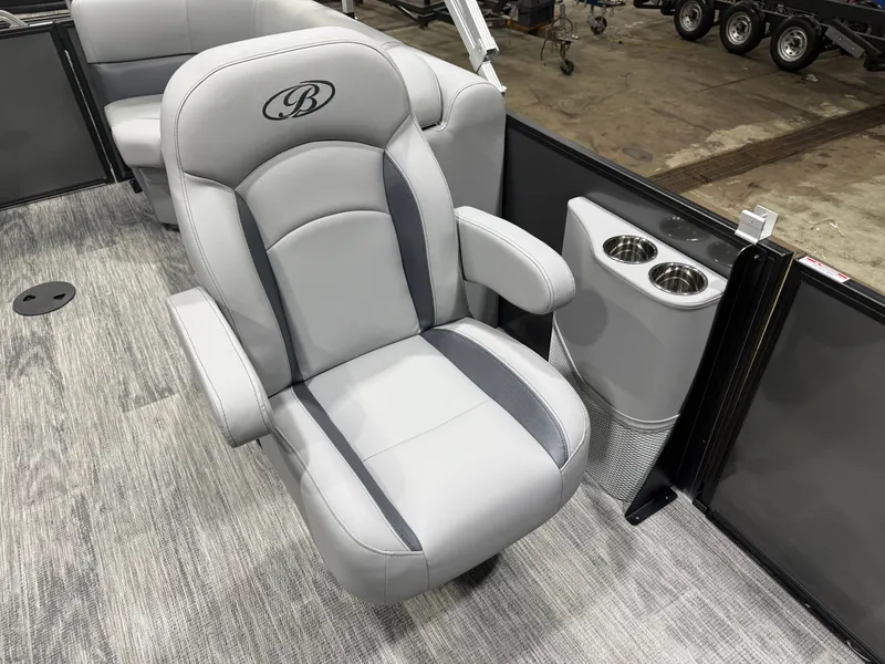 Slide: The Image of Bentley Pontoons Legacy 220 Navigator Quad Lounge & Honda 4-Stroke EFI 2026 - 10