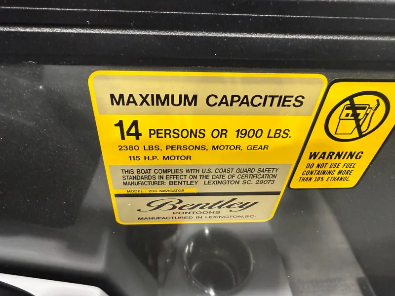 Slide: The Image of Bentley Pontoons Legacy 220 Navigator Quad Lounge & Honda 4-Stroke EFI 2026 - 16