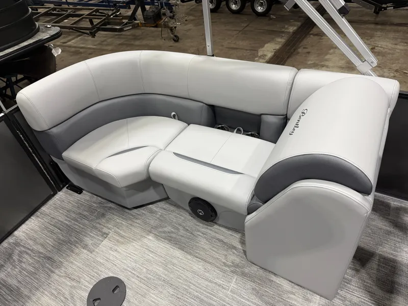 Slide: The Image of Bentley Pontoons Legacy 220 Navigator Quad Lounge & Honda 4-Stroke EFI 2026 - 18