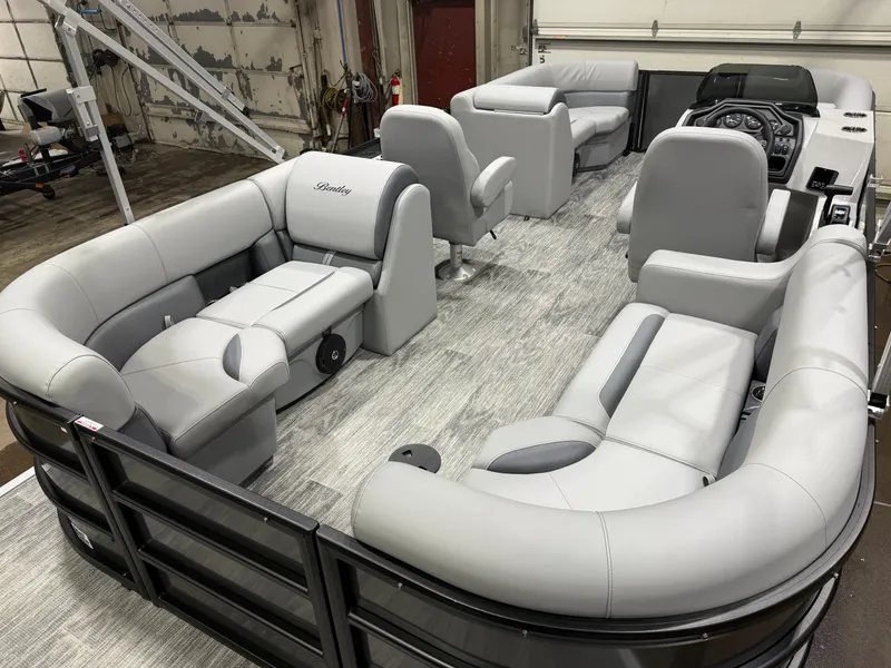 Slide: The Image of Bentley Pontoons Legacy 220 Navigator Quad Lounge & Honda 4-Stroke EFI 2026 - 20