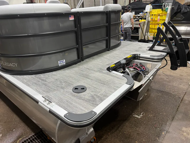 Slide: The Image of Bentley Pontoons Legacy 220 Navigator Quad Lounge & Honda 4-Stroke EFI 2026 - 34