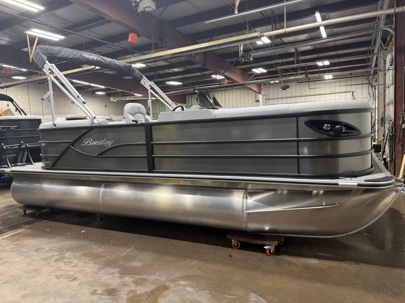 Slide: The Image of Bentley Pontoons Legacy 220 Navigator Quad Lounge & Honda 4-Stroke EFI 2026 - 38