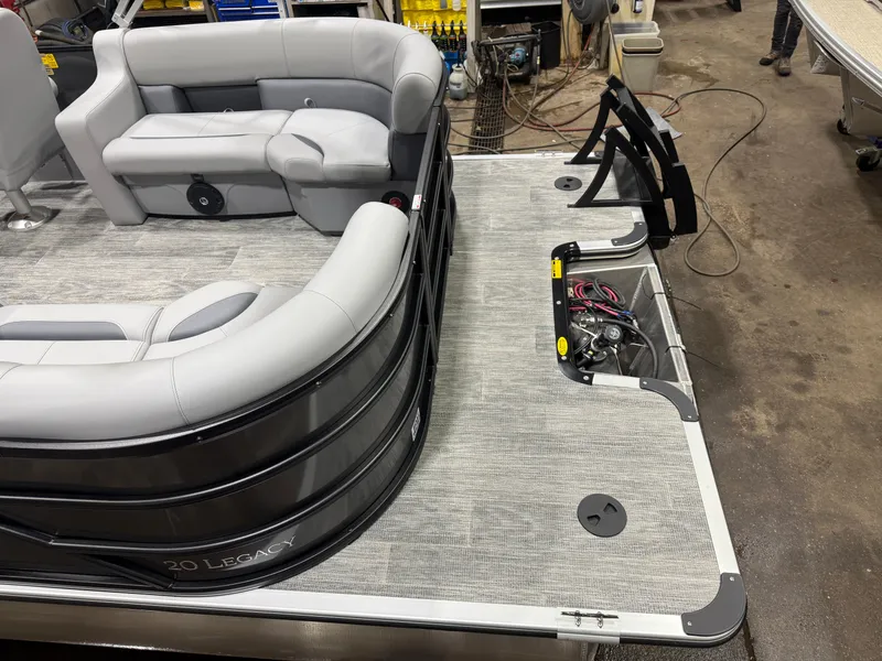 Slide: The Image of Bentley Pontoons Legacy 220 Navigator Quad Lounge & Honda 4-Stroke EFI 2026 - 5