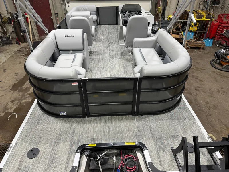 Slide: The Image of Bentley Pontoons Legacy 220 Navigator Quad Lounge & Honda 4-Stroke EFI 2026 - 6
