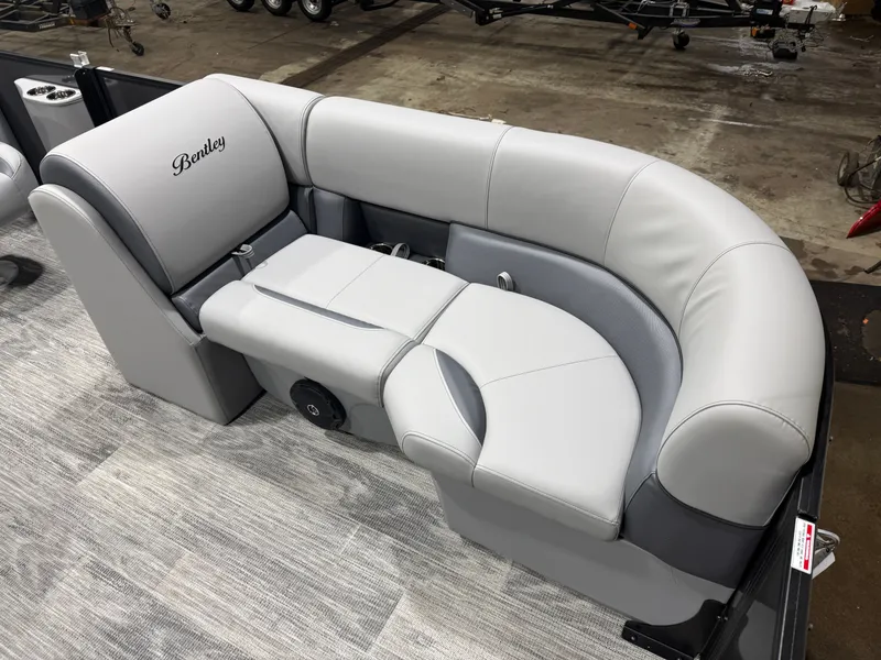 Slide: The Image of Bentley Pontoons Legacy 220 Navigator Quad Lounge & Honda 4-Stroke EFI 2026 - 9