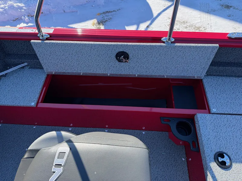 Slide: The Image of Lund 1800 Explorer Sport 2026 - 10