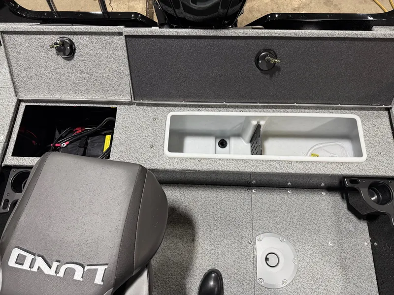 Slide: The Image of Lund 1700 Explorer Sport 2026 - 11