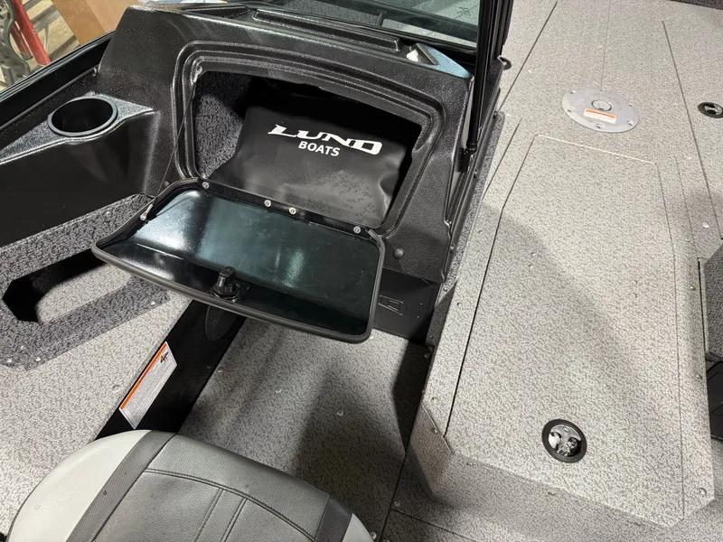 Slide: The Image of Lund 1700 Explorer Sport 2026 - 4