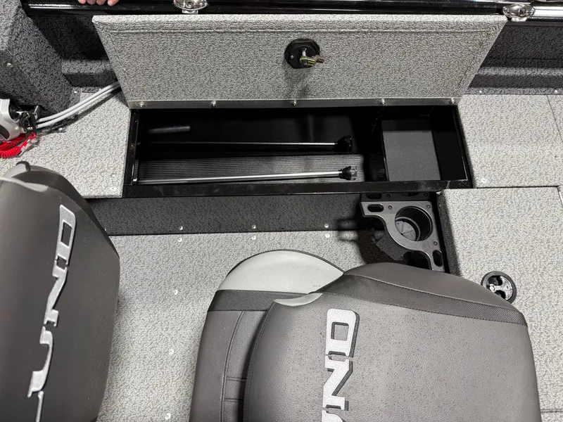 Slide: The Image of Lund 1700 Explorer Sport 2026 - 5