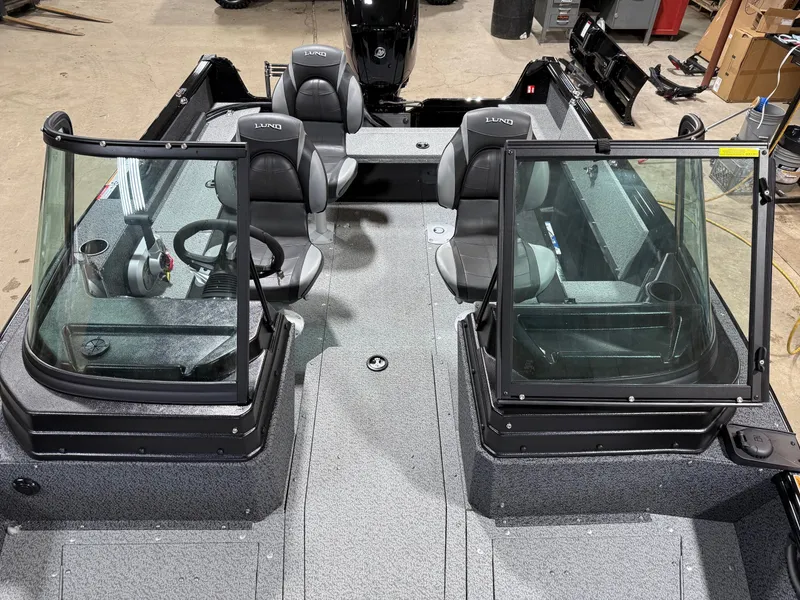 Slide: The Image of Lund 1700 Explorer Sport 2026 - 6