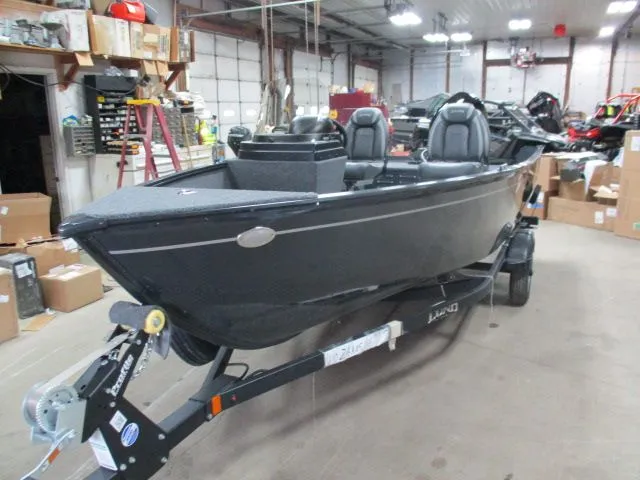 Slide: The Image of Lund 1650 Angler SS 2026 - 6