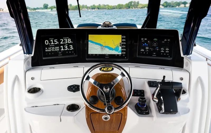 Slide: The Image of HCB 42 Lujo 2023 - 16