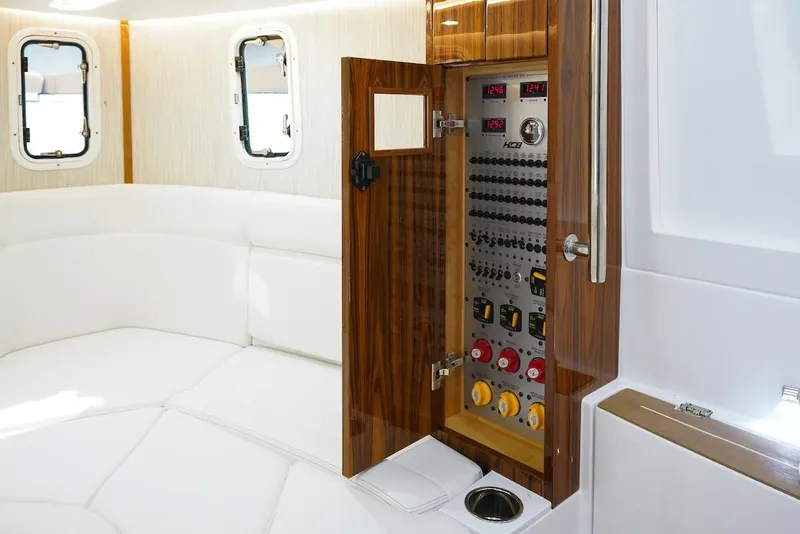 Slide: The Image of HCB 42 Lujo 2023 - 25