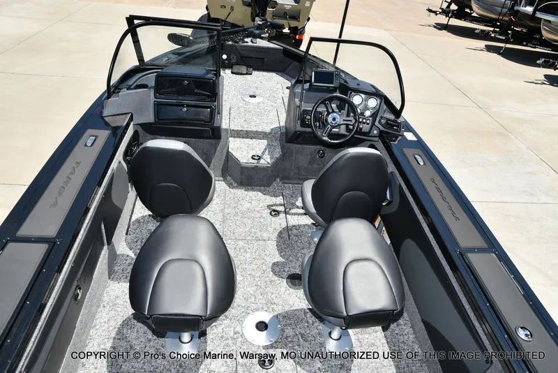 Slide: The Image of Tracker Targa V-19 WT WOVEN FLOORING 2026 - 10