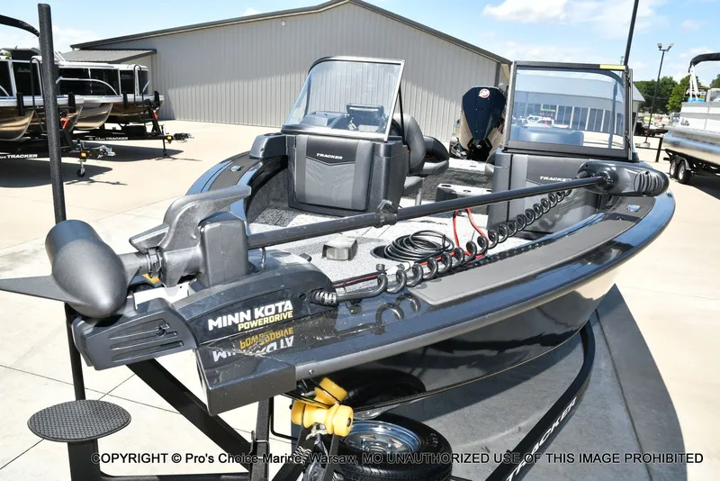 Slide: The Image of Tracker Targa V-19 WT WOVEN FLOORING 2026 - 23