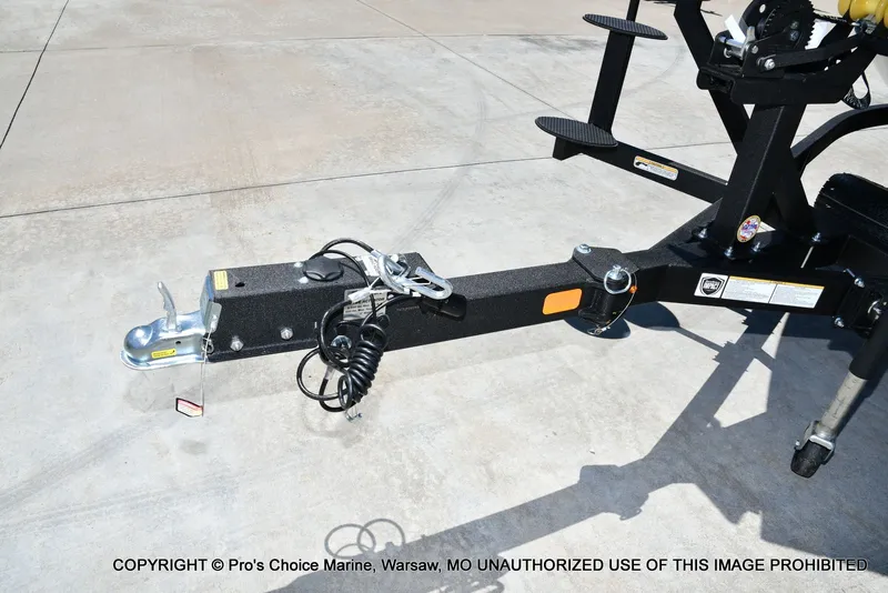 Slide: The Image of Tracker Targa V-19 WT WOVEN FLOORING 2026 - 24