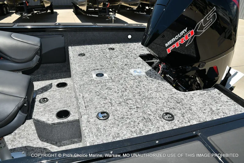 Slide: The Image of Tracker Targa V-19 WT WOVEN FLOORING 2026 - 30