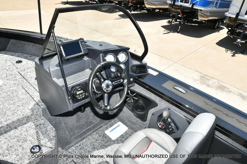 Slide: The Image of Tracker Targa V-19 WT WOVEN FLOORING 2026 - 35