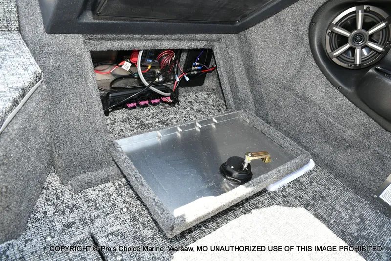 Slide: The Image of Tracker Targa V-19 WT WOVEN FLOORING 2026 - 42