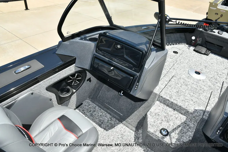 Slide: The Image of Tracker Targa V-19 WT WOVEN FLOORING 2026 - 47