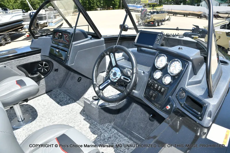 Slide: The Image of Tracker Targa V-19 WT WOVEN FLOORING 2026 - 5