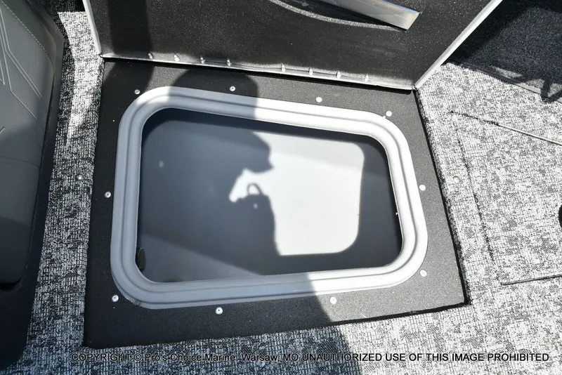 Slide: The Image of Tracker Targa V-19 WT WOVEN FLOORING 2026 - 56