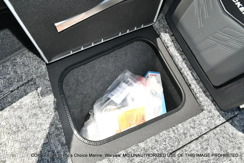 Slide: The Image of Tracker Targa V-19 WT WOVEN FLOORING 2026 - 60