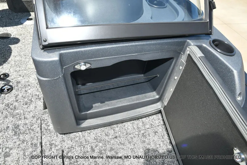 Slide: The Image of Tracker Targa V-19 WT WOVEN FLOORING 2026 - 63