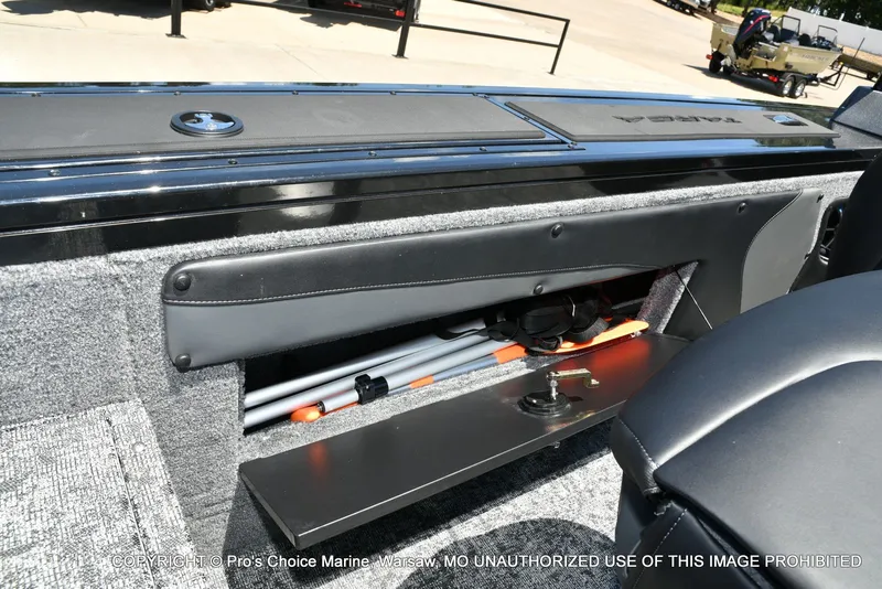 Slide: The Image of Tracker Targa V-19 WT WOVEN FLOORING 2026 - 69