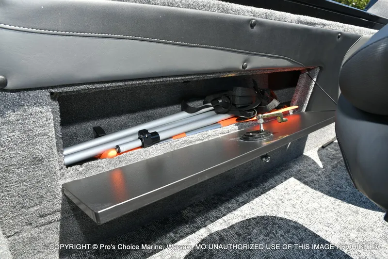 Slide: The Image of Tracker Targa V-19 WT WOVEN FLOORING 2026 - 70