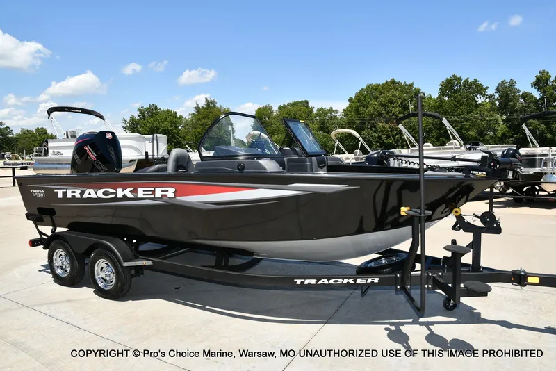 Slide: The Image of Tracker Targa V-19 WT WOVEN FLOORING 2026 - 84