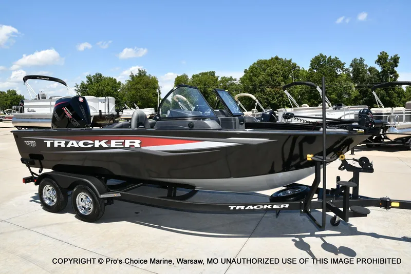 Slide: The Image of Tracker Targa V-19 WT WOVEN FLOORING 2026 - 86