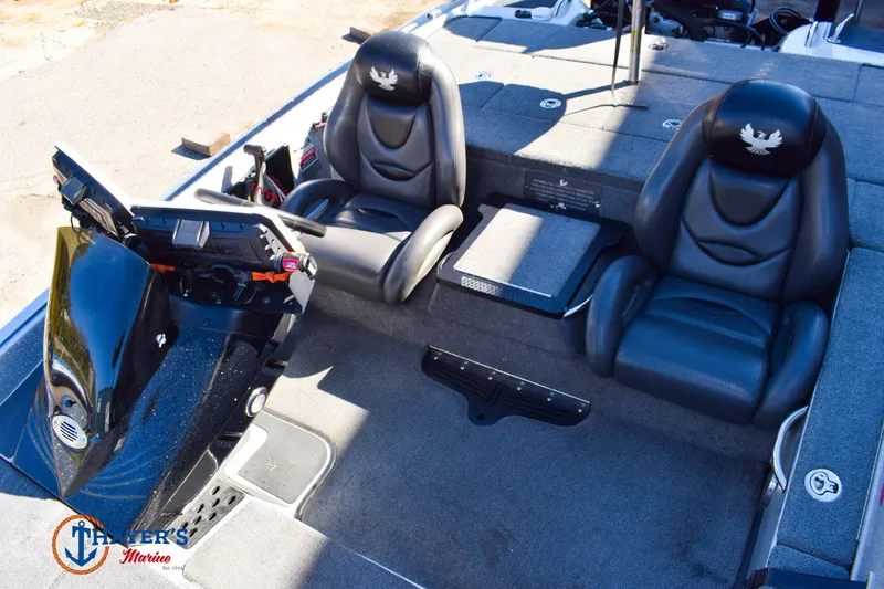 Slide: The Image of Phoenix Bass Boats 618 Pro 2013 - 19