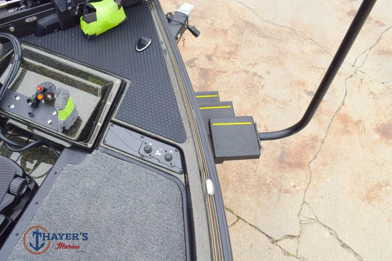 Slide: The Image of Phoenix Bass Boats 921 EliteX 2026 - 10