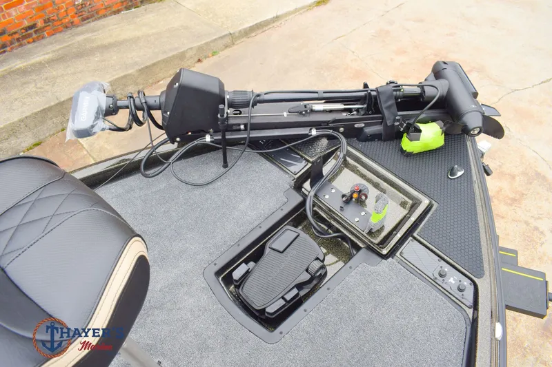 Slide: The Image of Phoenix Bass Boats 921 EliteX 2026 - 11