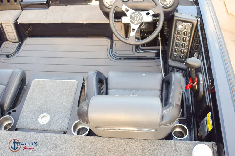 Slide: The Image of Phoenix Bass Boats 721 ZXL 2026 - 14