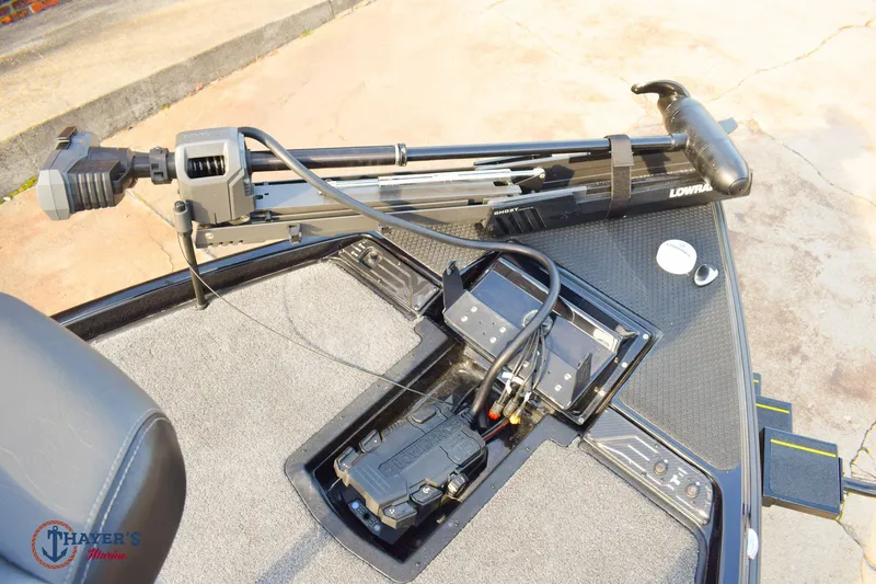 Slide: The Image of Phoenix Bass Boats 721 ZXL 2026 - 16