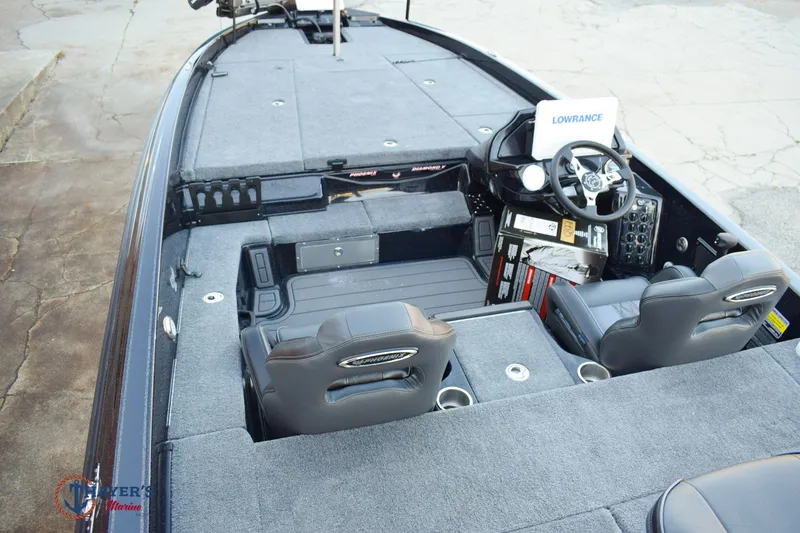 Slide: The Image of Phoenix Bass Boats 21 XE 2026 - 12