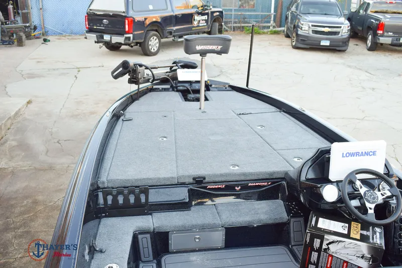 Slide: The Image of Phoenix Bass Boats 21 XE 2026 - 13